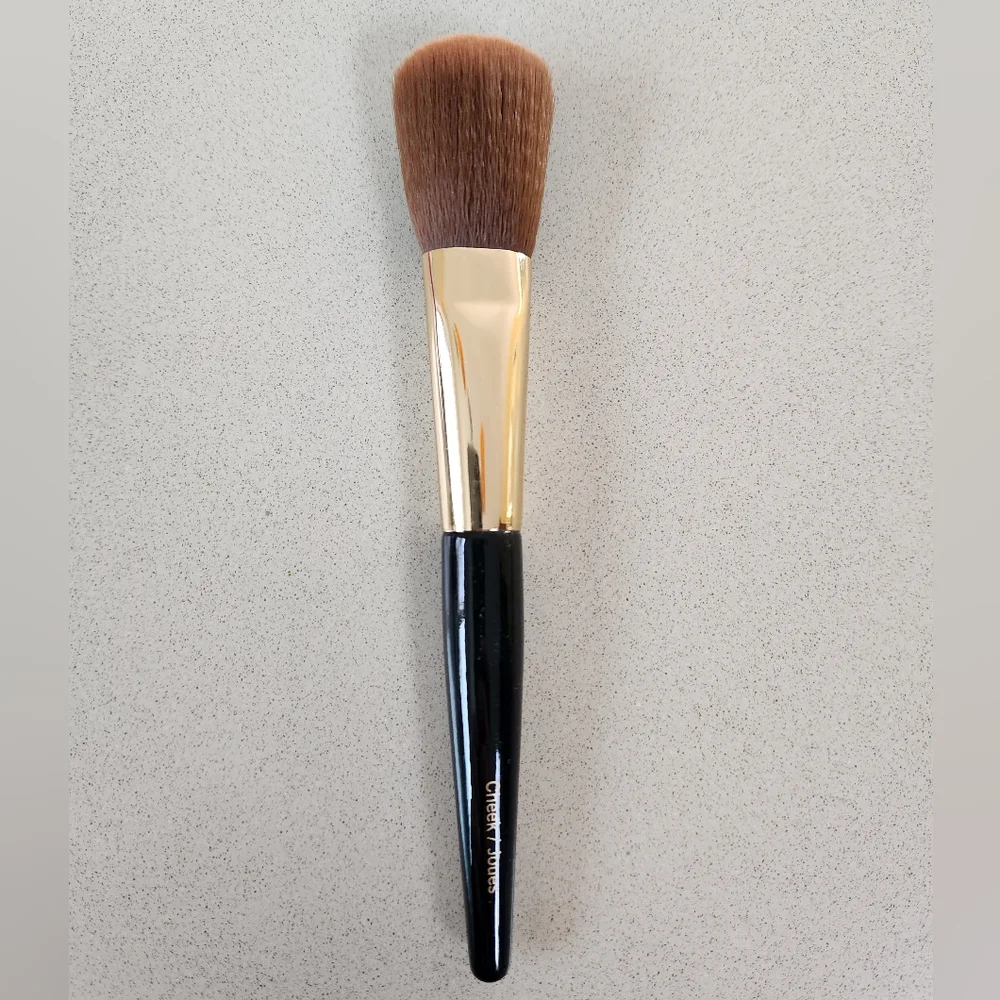 Artistry Cheek Brush **NEW